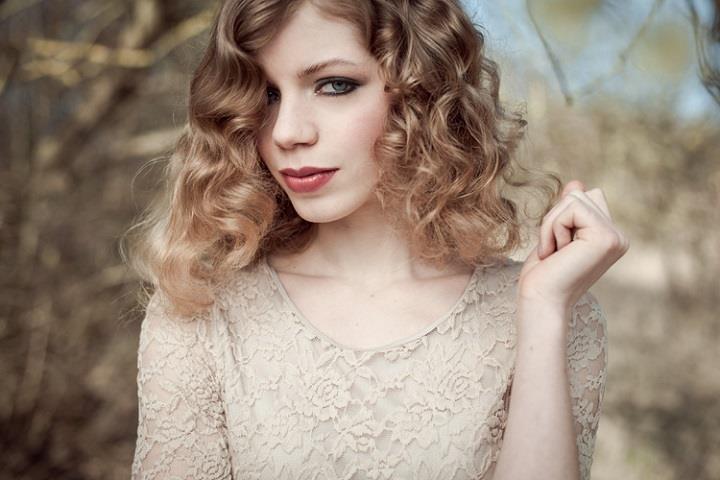 Andrea Hübner - blonde curls
