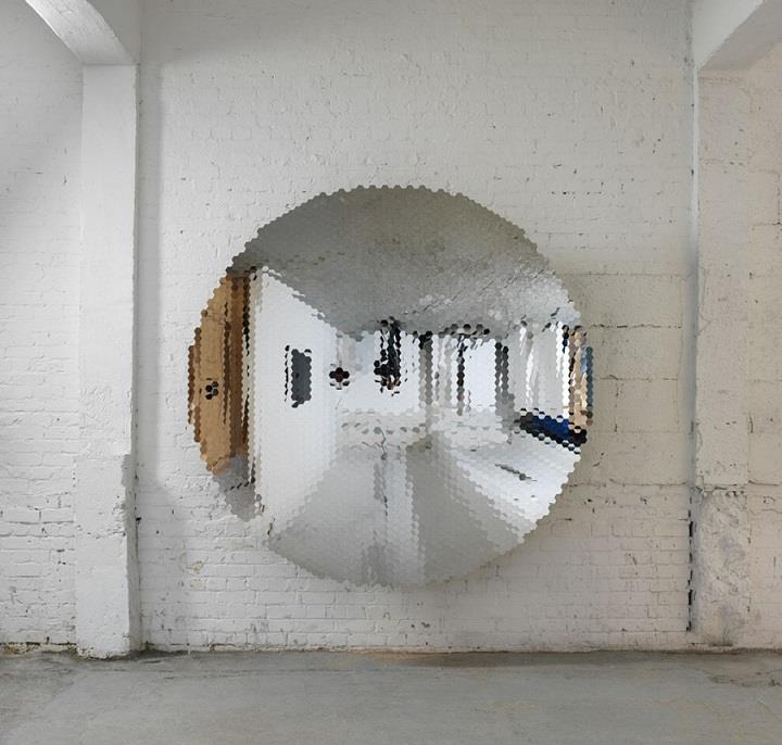 Anish Kapoor - fragmented mirror