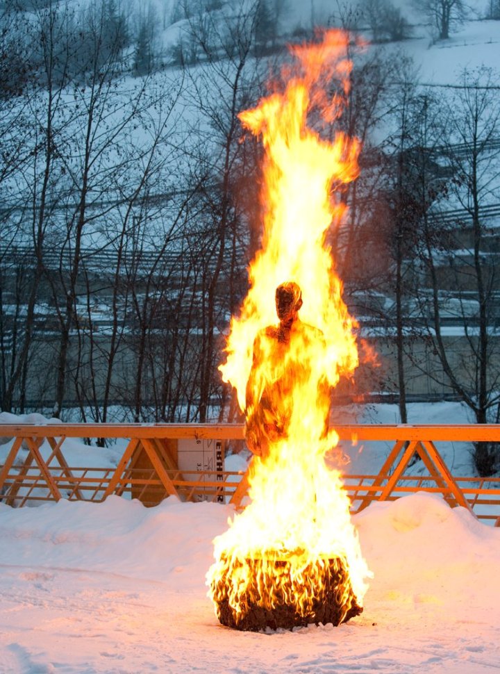 Aron Demetz - burning sculpture