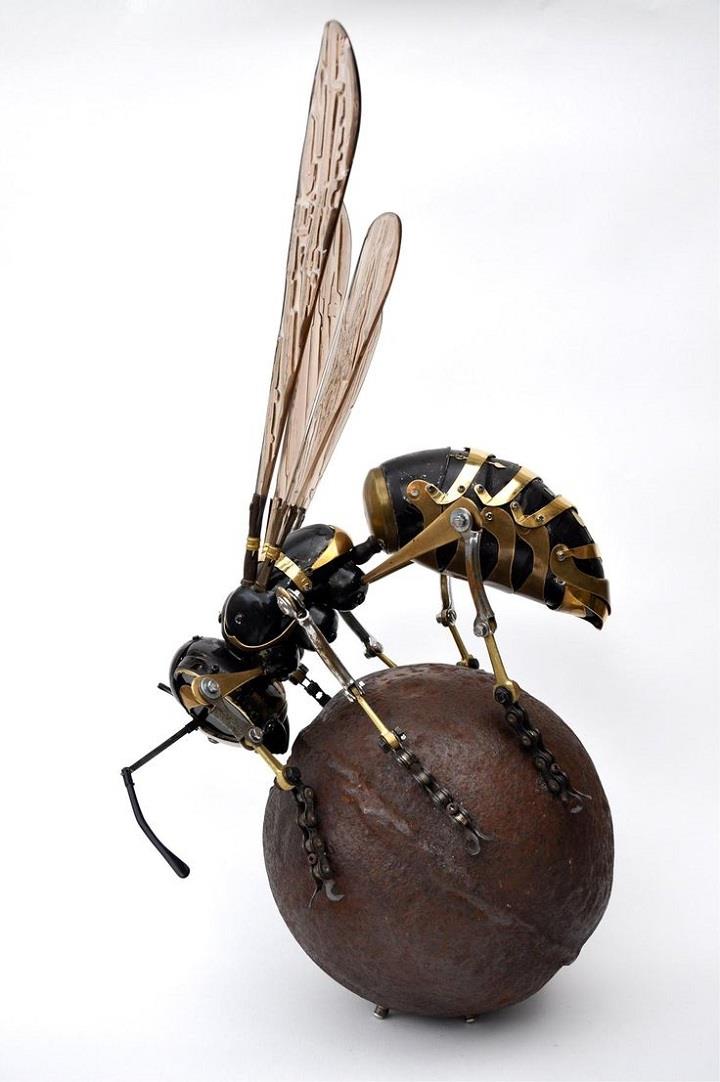 Edouard Martinet - wasp sculpture