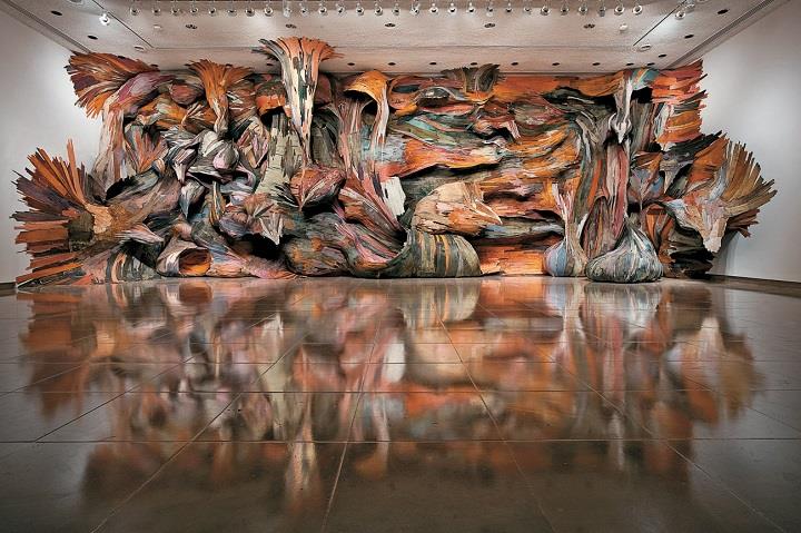 Henrique Oliveira - an installation art