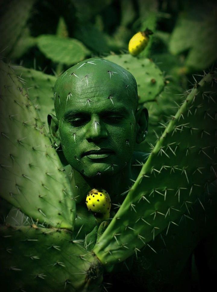 Johannes Stötter - cactus bodypainting