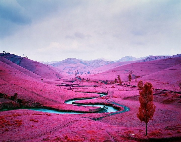 Richard Mosse - a color of war in congo