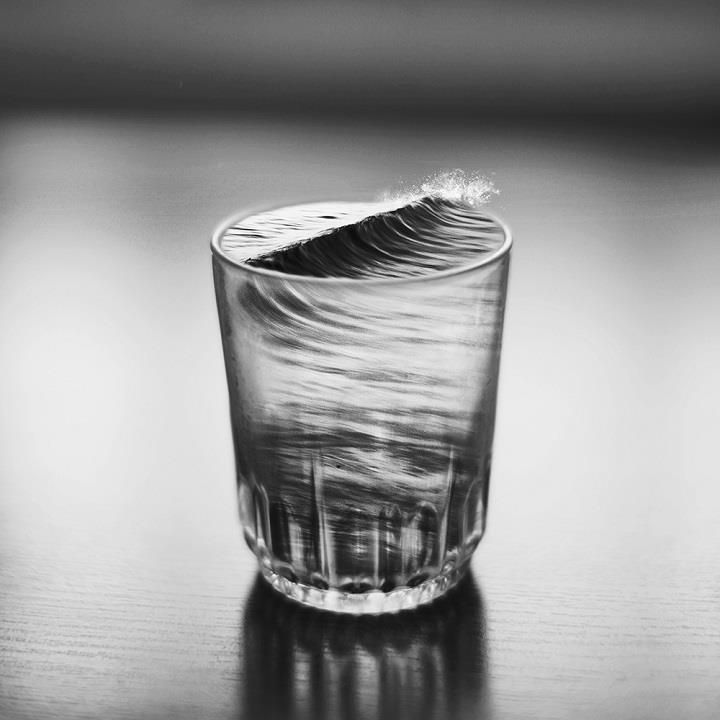 Silvia Grav - glass of water