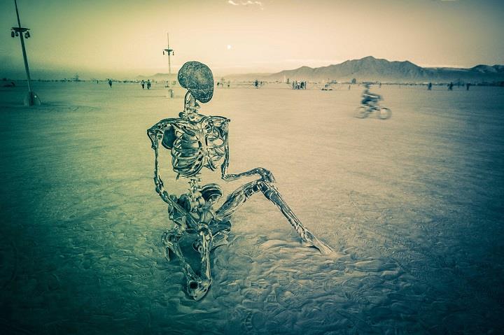 Trey Ratcliff - skeleton at burning man